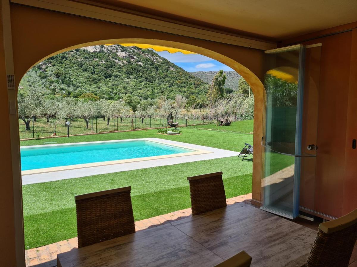 Villa Paola San Teodoro Con Piscina Privata Lu Lioni Exterior photo