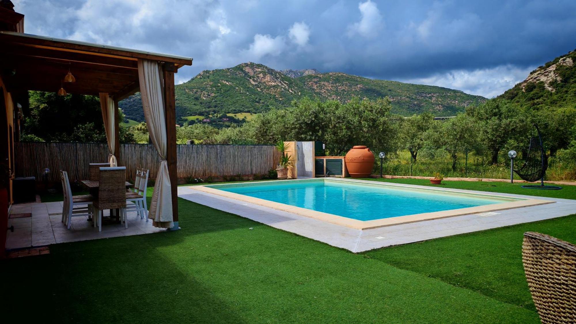Villa Paola San Teodoro Con Piscina Privata Lu Lioni Exterior photo