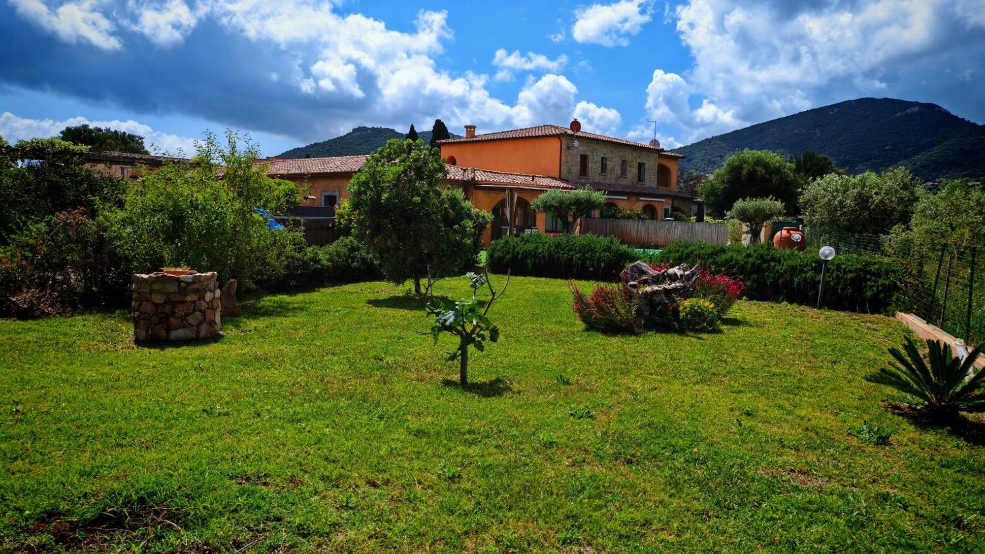Villa Paola San Teodoro Con Piscina Privata Lu Lioni Exterior photo